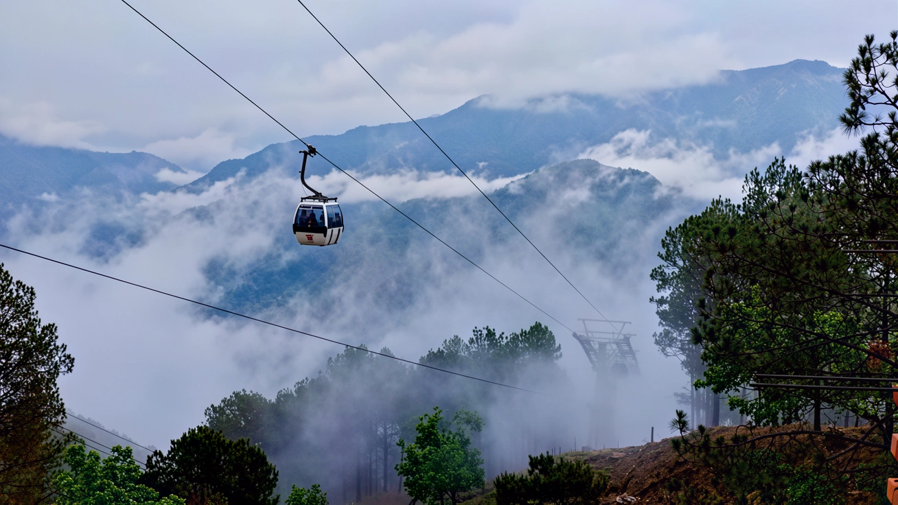 Cable car over Trishuli valley